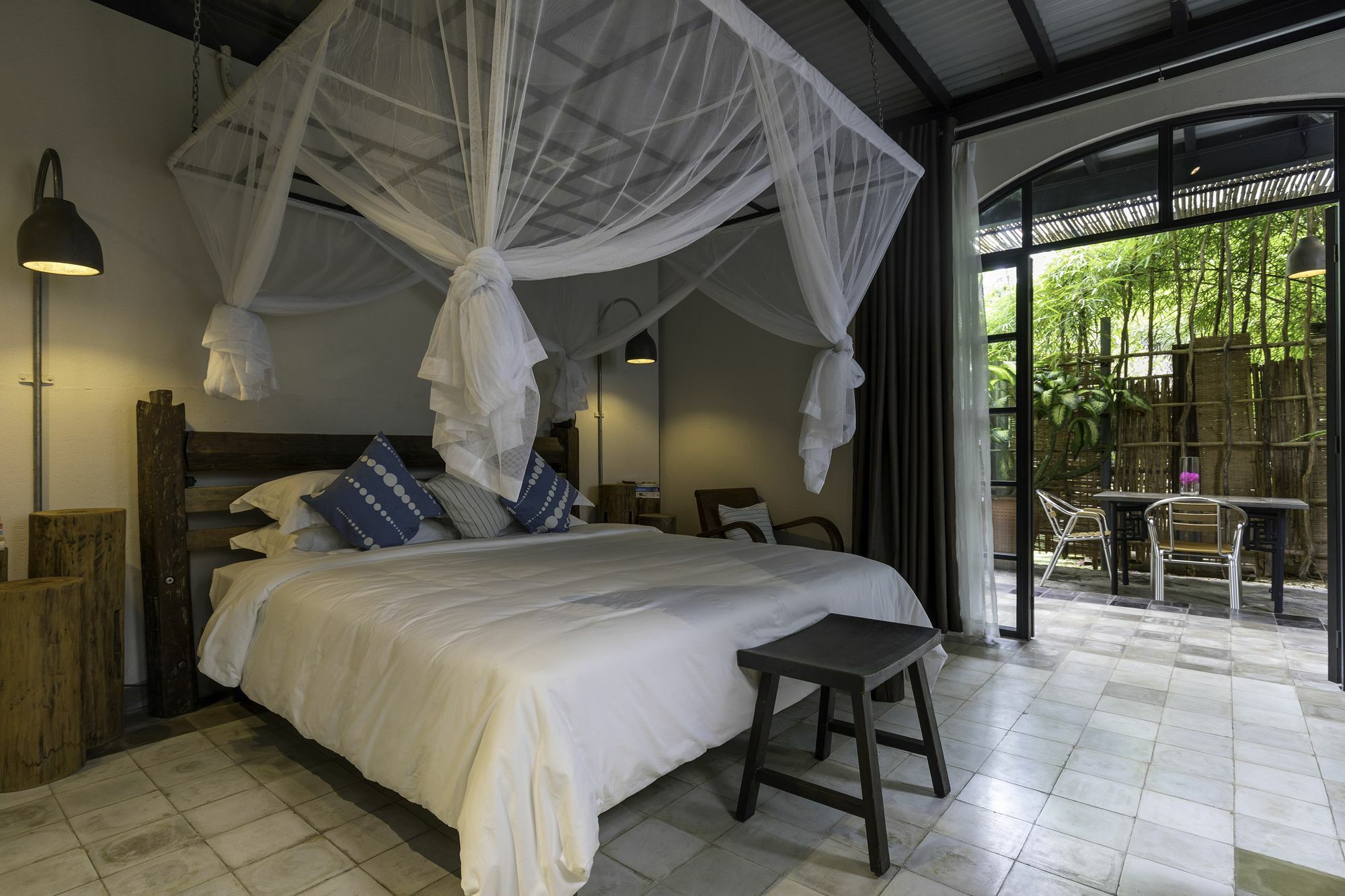 Hotel River 3*