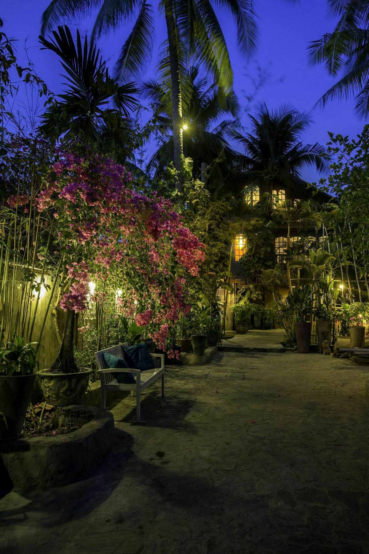 River Hotel