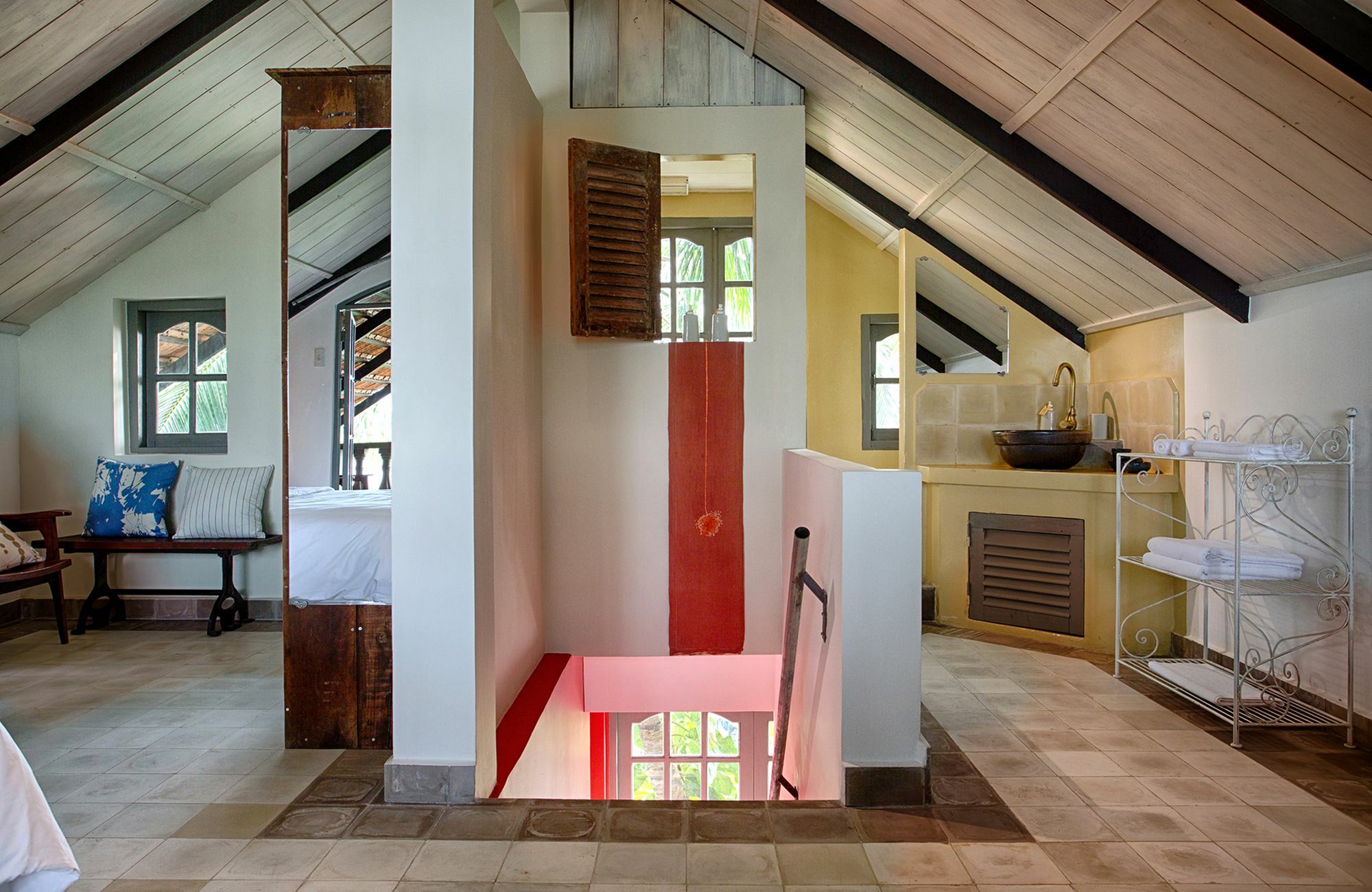 Hotel River 3*